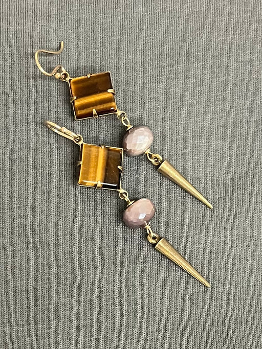 Mark Edge Earrings Tigers Eye With Faceted Agate and Spike